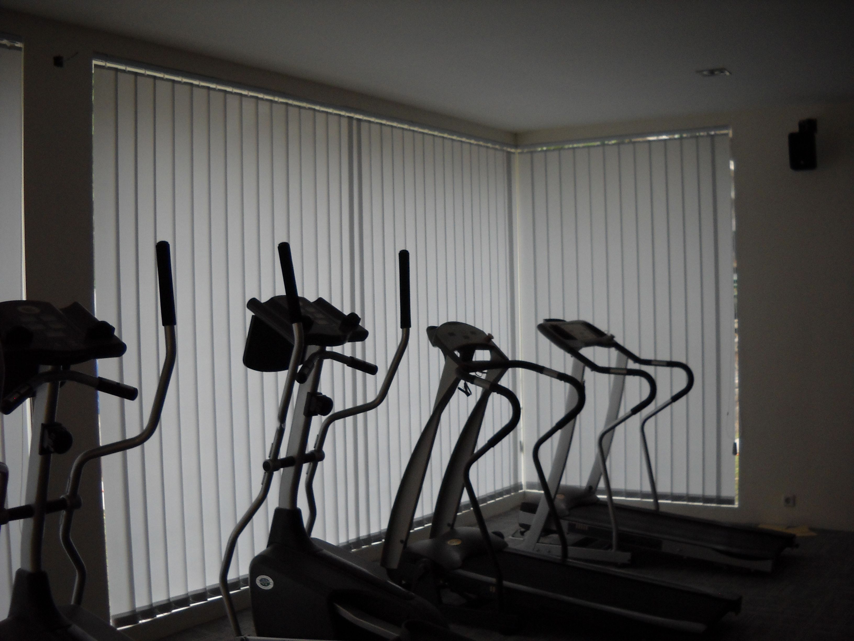 Kelebihan dan Kekurangan Vertical Blind Harga Terjangkau