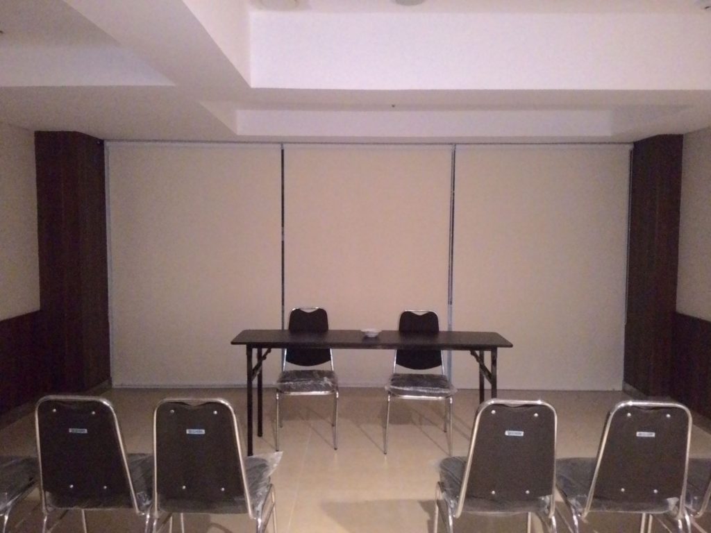 harga roller blind manado