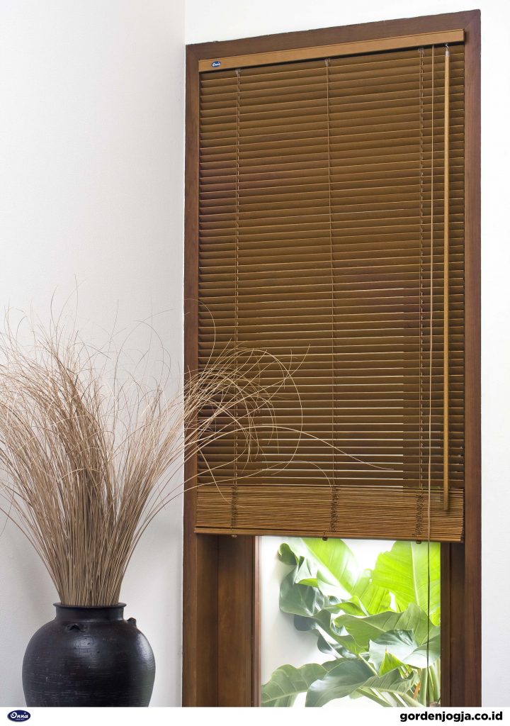 wooden blinds onna
