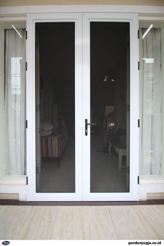 pintu baja ringan
