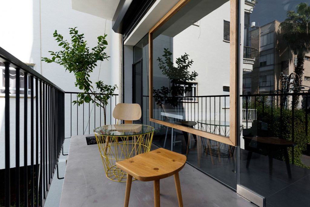 balkon rumah