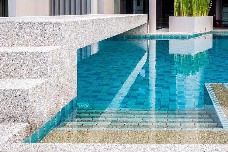 TIPS MENJAGA KOLAM RENANG RUMAH ANDA