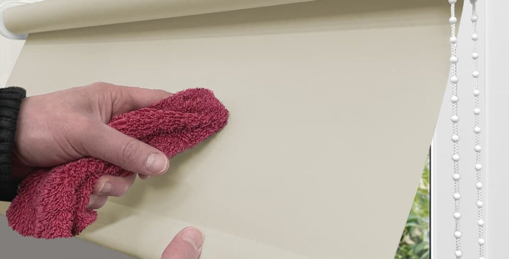 TIPS MENJAGA KEBERSIHAN KAIN TIRAI GULUNG INDOOR