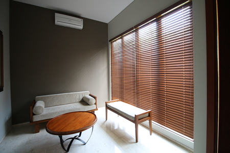 TIPS DEKORASI RUANGAN DENGAN WOODEN BLINDS