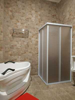 4 MANFAAT SHOWER SCREEN UNTUK KAMAR MANDI ANDA
